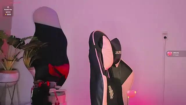 Girls: try live performances with matured performers, from dancing to quirks, in a variety of beautiful sex cams.