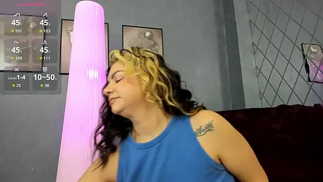 AshleyBrook13 from StripChat is Freechat