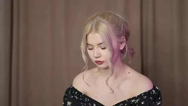 AshleyNikoo from StripChat is Freechat