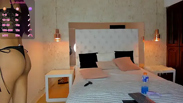 AshleyyBrownn from StripChat is Freechat