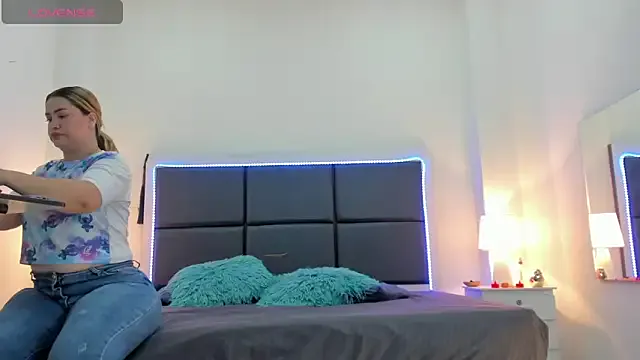 Girls: try live performances with matured performers, from dancing to quirks, in a variety of beautiful sex cams.