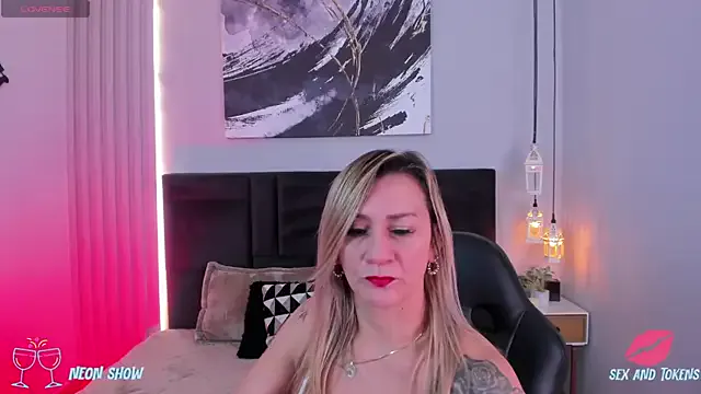 Girls: try live performances with matured performers, from dancing to quirks, in a variety of beautiful sex cams.