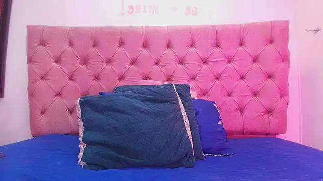 Auroraa_miller from StripChat is Freechat