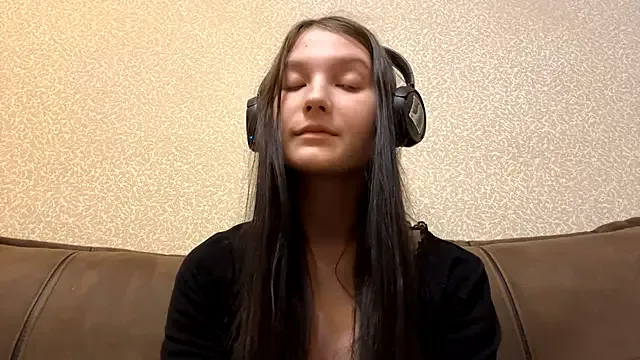 AurorAurora from StripChat is Freechat