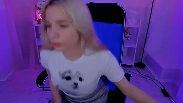 AuroraWrenfield from StripChat is Freechat