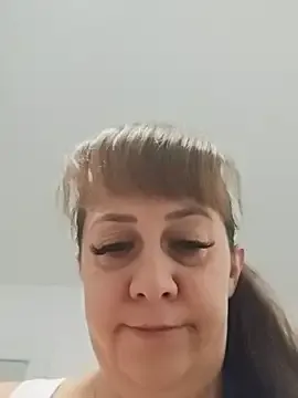 AvaDivaMilf from StripChat is Freechat