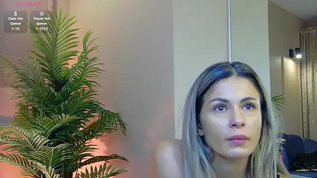 Avril_Cyrus from StripChat is Freechat