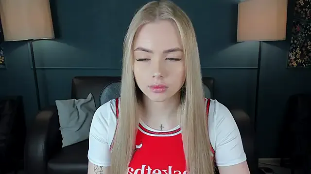 AvroraGoldie from StripChat