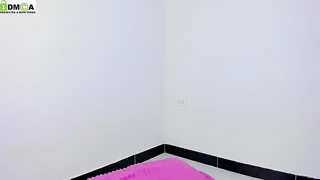 baby_alee from StripChat is Freechat