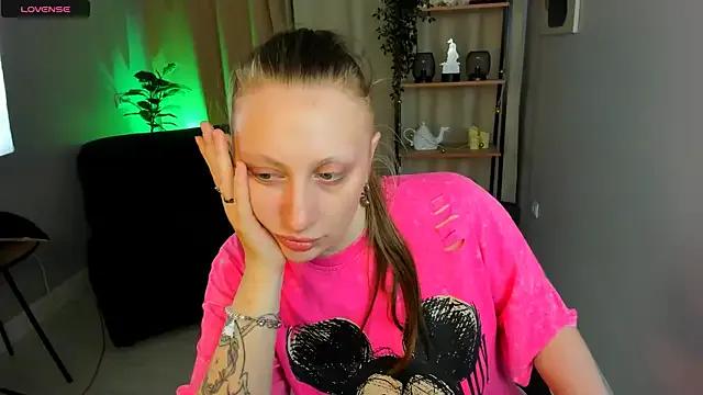babydarkness from StripChat