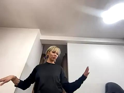 Girls: try live performances with matured performers, from dancing to quirks, in a variety of beautiful sex cams.
