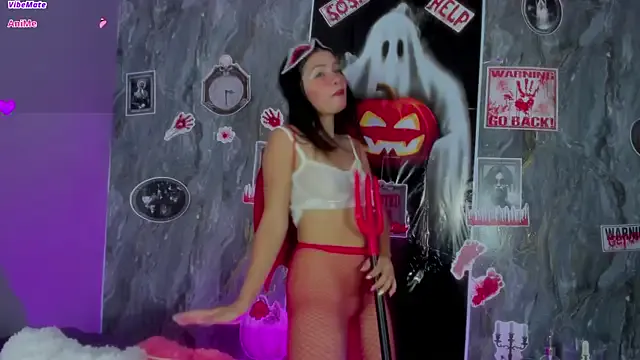 barely_legal_angel from StripChat is Freechat