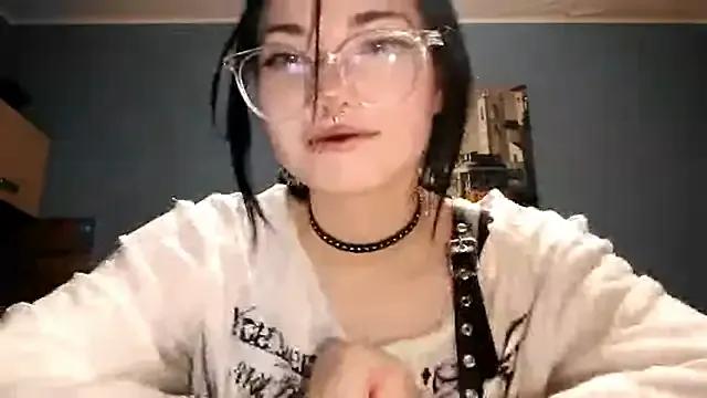 Beeping_Creature from StripChat is Freechat