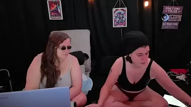 Bella_and_Marie from StripChat is Freechat