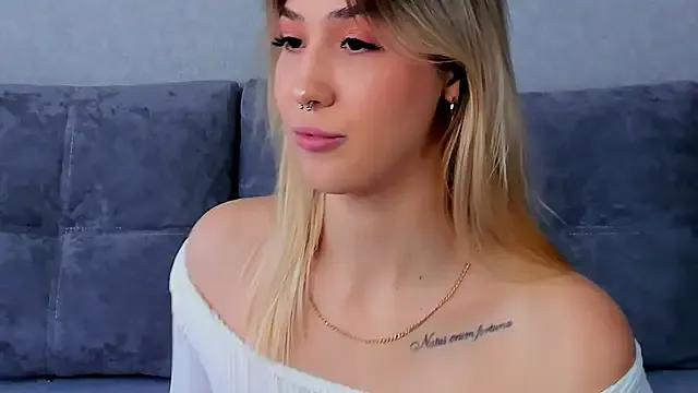 Bella_svon from StripChat is Freechat