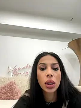 Bella_Vixen_ from StripChat is Freechat