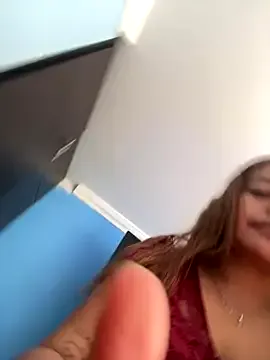 Bellamoretii5 from StripChat is Freechat