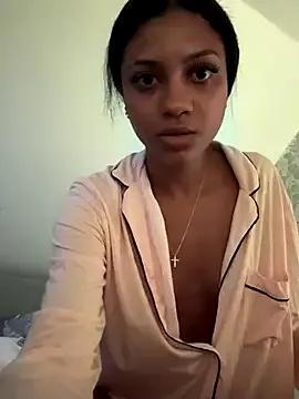 BellaSummerr from StripChat is Freechat