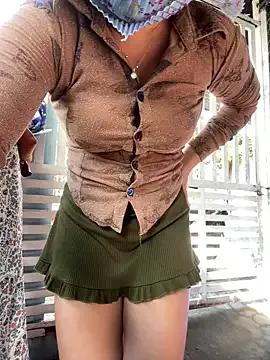BigAssBee from StripChat is Freechat