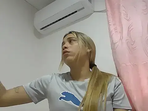 Blonde_latina from StripChat is Freechat