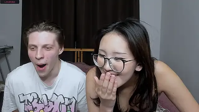 Blossomandbee from StripChat is Freechat