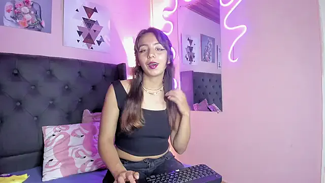 Bluee_bombon from StripChat is Freechat