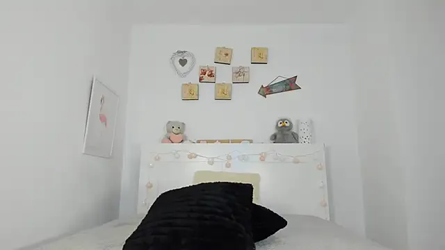 Blueee_diamond from StripChat is Freechat