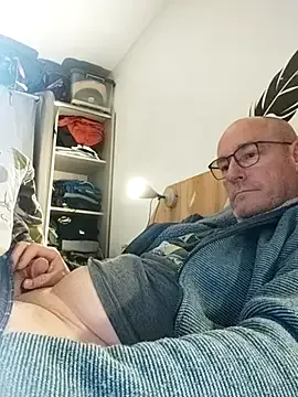 bogland33 from StripChat is Freechat