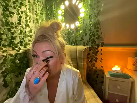 BonnyDesire from StripChat is Freechat