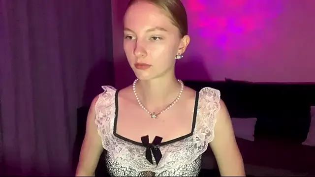 BrightAnnie from StripChat is Freechat