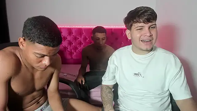 Girls: try live performances with matured performers, from dancing to quirks, in a variety of beautiful sex cams.