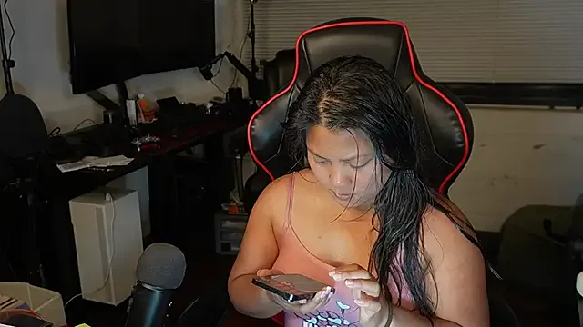 Bubbleliyah from StripChat is Freechat