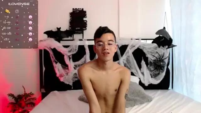 bunny_maxi from StripChat