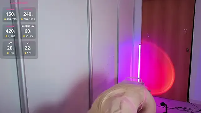 bunnyirisluv from StripChat is Freechat