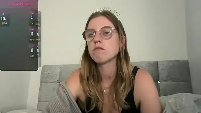 BustyKellyXXX from StripChat is Freechat