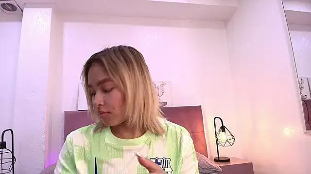 CamiilaGlow from StripChat is Freechat