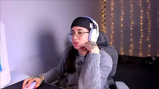 Camil_Lee from StripChat is Freechat