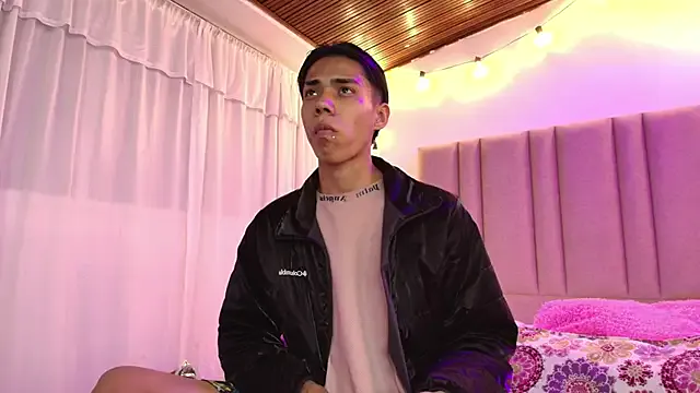 camilo_nom from StripChat is Freechat