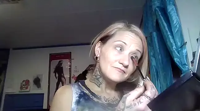 Girls: try live performances with matured performers, from dancing to quirks, in a variety of beautiful sex cams.