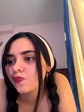 candicewest_ from StripChat is Freechat