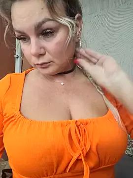 candy_queeen from StripChat is Freechat