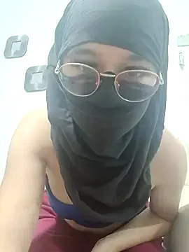 CandyLove_19 from StripChat is Freechat