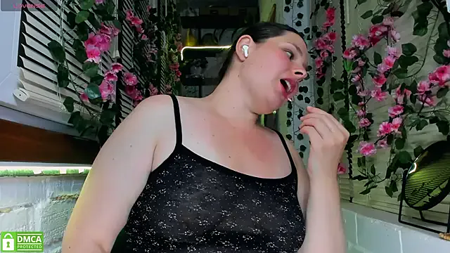 Girls: try live performances with matured performers, from dancing to quirks, in a variety of beautiful sex cams.