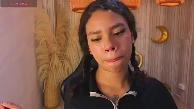 Canela_s1 from StripChat is Freechat