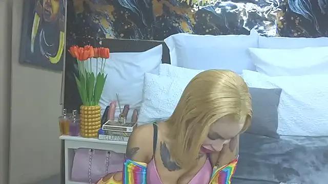 CaramelNatashaxx from StripChat is Freechat