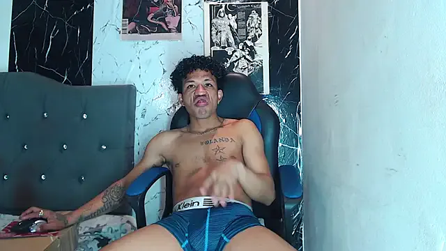 carlos_alber12 from StripChat is Freechat