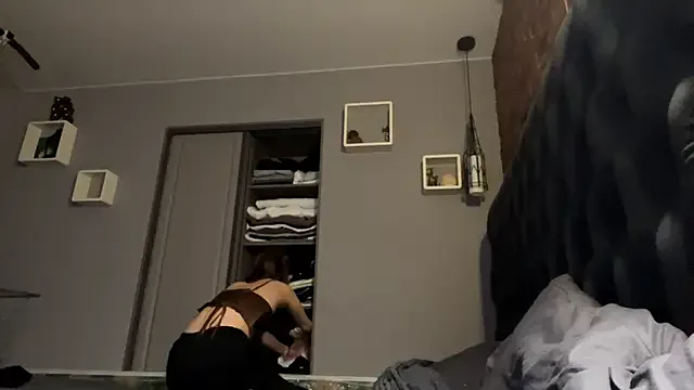 Girls: try live performances with matured performers, from dancing to quirks, in a variety of beautiful sex cams.