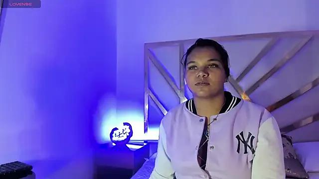 Carolina_Evanss from StripChat is Freechat