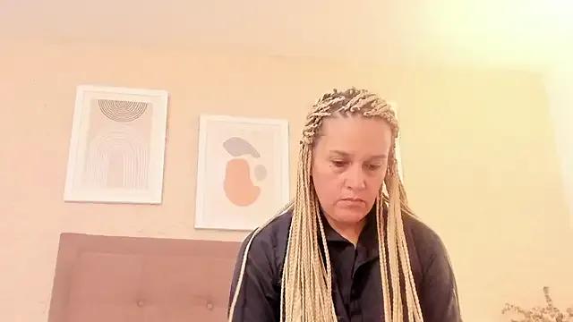 CarolinaGlamour from StripChat is Freechat
