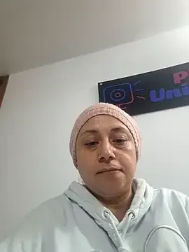 Caroline_belle from StripChat is Freechat